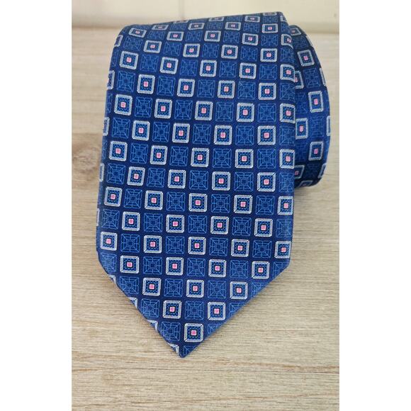 Donald Trump Tie Signature Collection Pre loved - Picture 1 of 5